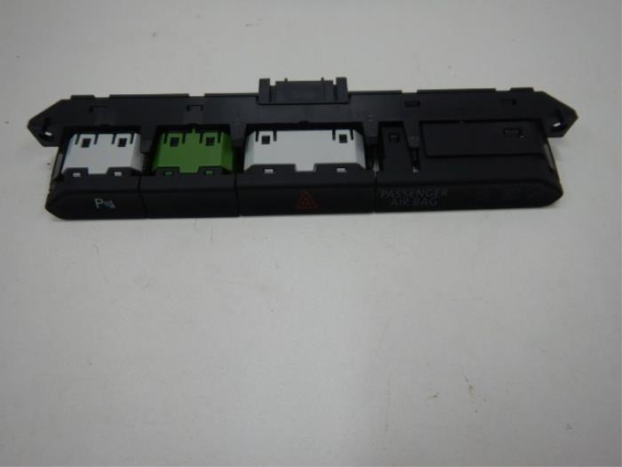 VW Passat B8 schakelaars dashboard midden