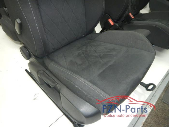 VW Golf 8 5H Interieur Stof Alcantara met Deurpanelen Voorstoelen elektrisch hoogteverstelbaarMassage MIST MODULE Eigen airbags overzetten GEEN STOELVERWARMING5 deurs , Interieur , Stof Alcantara , Stoel Stoelen Achterbank Deurpaneel