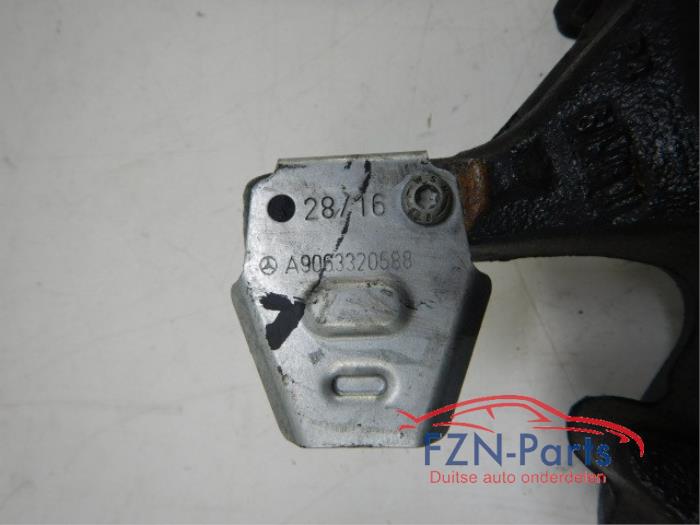 Fusee rechts-voor Mercedes Sprinter (22729921)