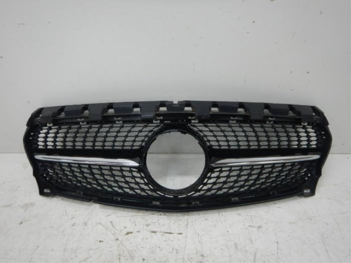 Mercedes-Benz W117 CLA-Klasse Grille