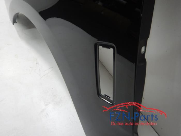 Scherm links-voor Rolls Royce Cullinan (22724208)
