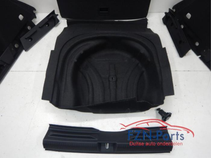 VW Golf 8 Variant Achterklep Bekleding + Instap + Laadvloer