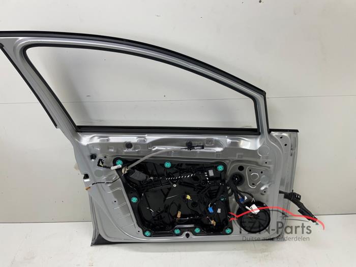 VW Golf 8 Portier Links-Voor