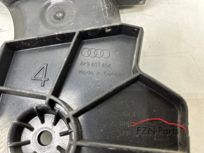 Audi A6 4K Avant bumper geleider steun rechts achterzijde