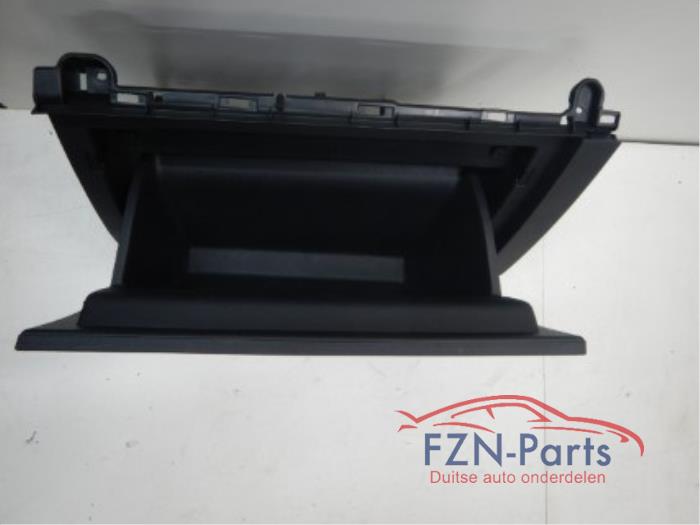 VW Golf 8 Dashboard Kast Zonder Slot