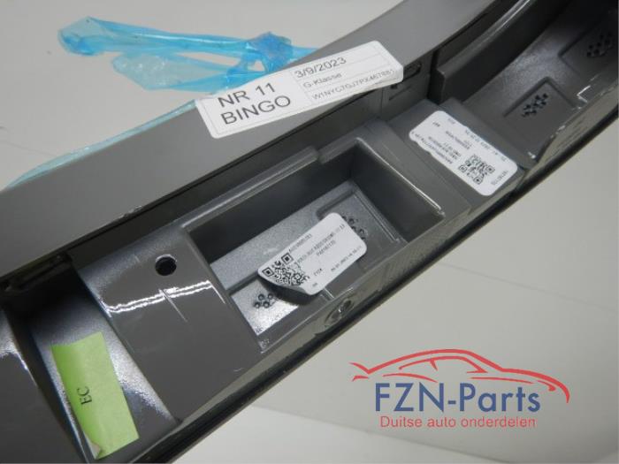 Wielrand achter Mercedes G-Klasse (22739398)