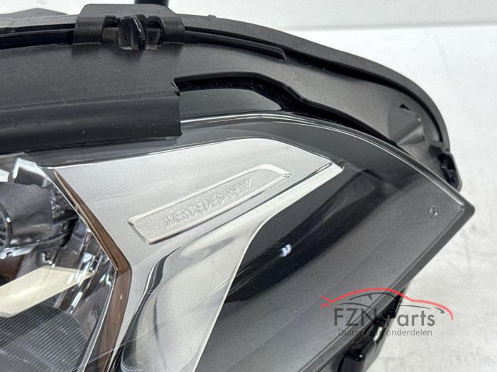 Mercedes-Benz A-Klasse W177 Koplamp Links Halogeen
