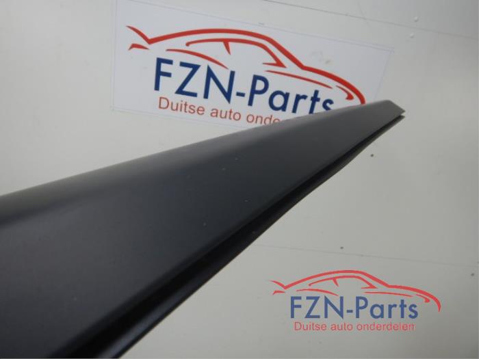 Zijskirt rechts Rolls Royce Cullinan (22727818)
