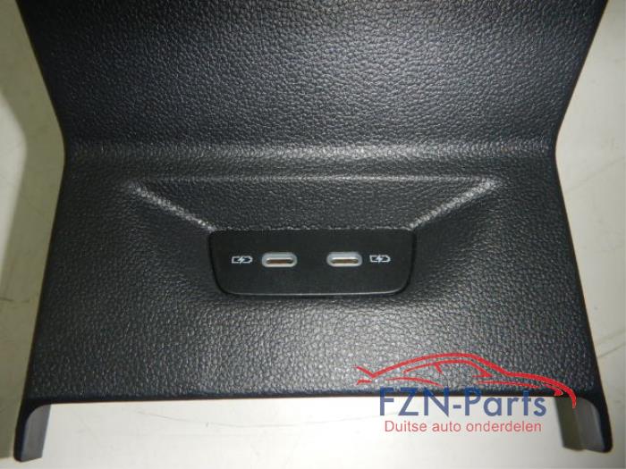VW Golf 8 Middenconsole Armsteun Achterzijde USB-C