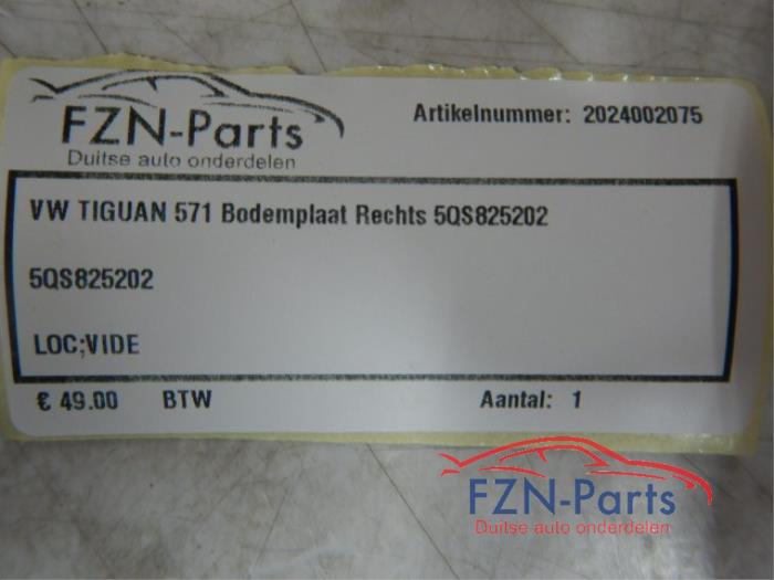 VW Tiguan 571 Bodemplaat rechts
