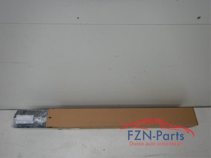 Zijskirt links Rolls Royce Cullinan (22727551)