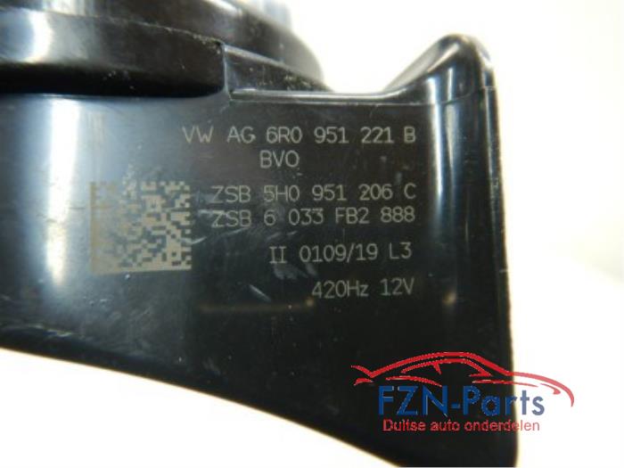 VW Golf 8 Claxon Met Houder