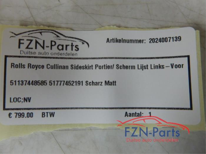 Zijskirt links Rolls Royce Cullinan (22727551)