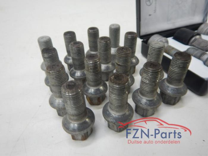 Mercedes-Benz C-Klasse W205 C63 Wielboutenset+ Sloten B