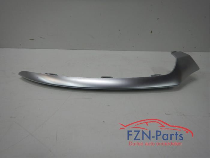 Mercedes-Benz C-Klasse W205 Voorbumper Inleg Rechts Chrome