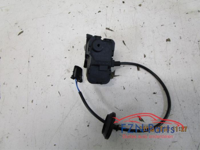 VW Jetta 5C6 Stelelement Voor Tankklep Tank Klep Dop