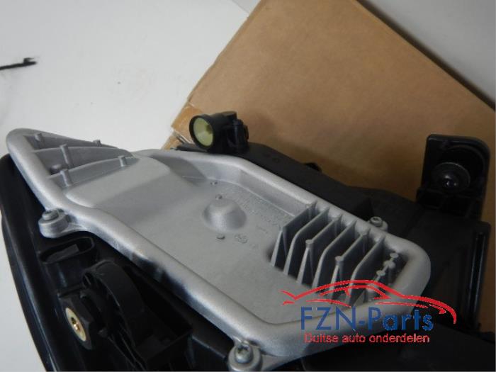 VW Caddy 2K8 Koplamp Rechts VOLLED