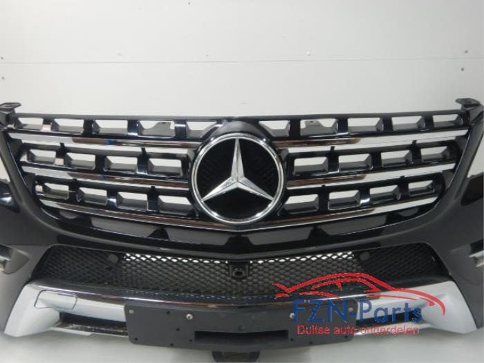 Mercedes-Benz W166 ML-Klasse AMG-Line Voorbumper 6PDC KLS 9197 Kleur: Obsidianschwarz 9197