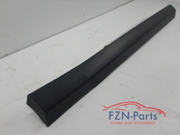 Zijskirt links Rolls Royce Cullinan (22727551)
