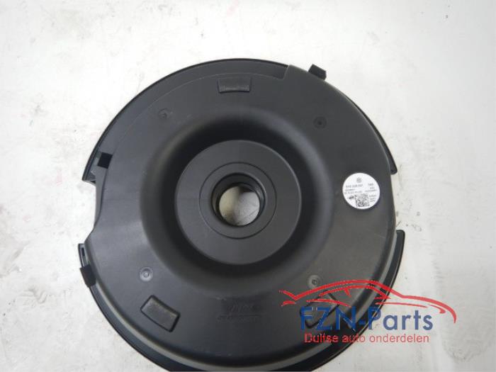 VW Golf 8 Harman Kardon Subwoofer