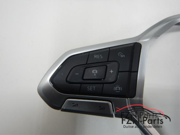 VW Passat B8 facelift stuur inleg+knopjes MF+ACC VIEW