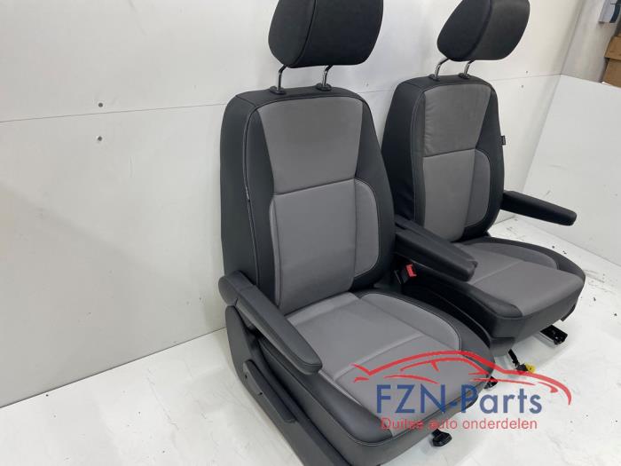 Voorstoelen links+rechts Volkswagen Transporter (22798547)