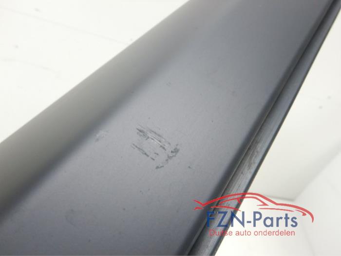 Zijskirt links Rolls Royce Cullinan (22727551)