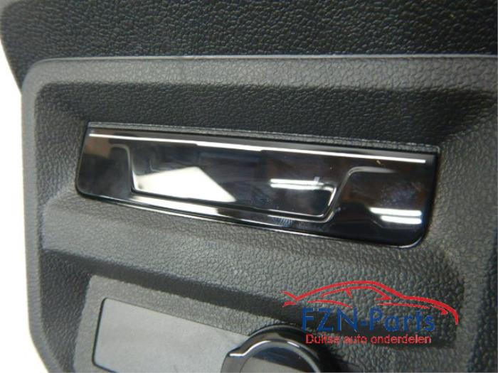 VW Tiguan 5NA Facelift Middenconsole Armsteun Achterkant