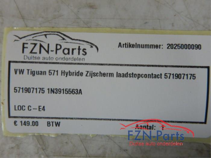 VW Tiguan 571 Hybride Zijscherm laadstopcontact
