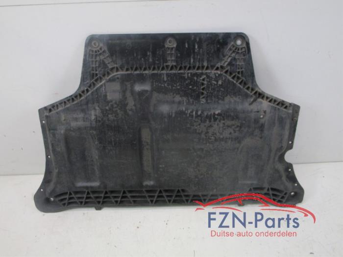 VW Passat B8 Bodemplaat Motorzijde