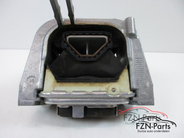 VW Golf 7 Motorsteun