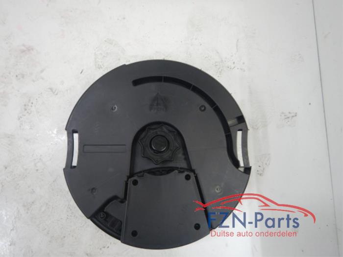 VW Golf 8 Harman Kardon Subwoofer