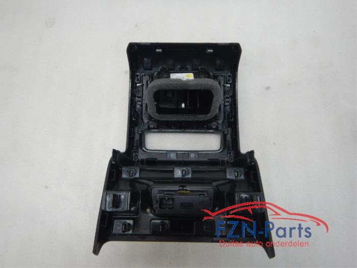 VW Golf 8 Middenconsole Armsteun Achterzijde USB C