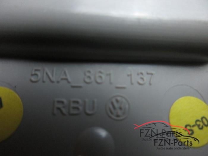 Diversen Volkswagen Touran (22740233)