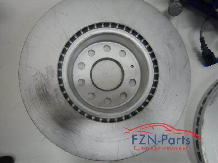 VW Golf 7 GTE Remklauw Remschijf Remset Voorzijde NIEUW 1.0 TSI 124239 01-11-2016 01-08-2020
2.0 GTI 106229 01-11-2013 01-07-2017
1.4 TSI MultiFuel 106414 01-12-2013 01-07-2018
2.0 GTI Clubsport S 120193 01-09-2016 01-03-2017
2.0 GTI TCR 135622 01-11-2018 01-08-2020
1.6 TDI 4motion 59289 01-01-2013 01-03-2017
1.2 TSI 57456 01-11-2012 01-03-2017
1.4 GTE HYBRID 143508 01-07-2019 01-08-2020
1.6 107945 01-05-2014 01-07-2017
2.0 GTI Clubsport 118645 01-02-2016 01-03-2017
2.0 GTD 59120 01-04-2013 01-08-2020
2.0 TDI 4motion 57461 01-11-2012 01-08-2020
1.4 TSI 105911 01-05-2014 01-08-2020