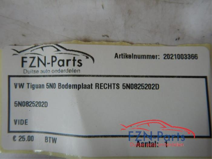 VW Tiguan 5N0 Bodemplaat Rechts