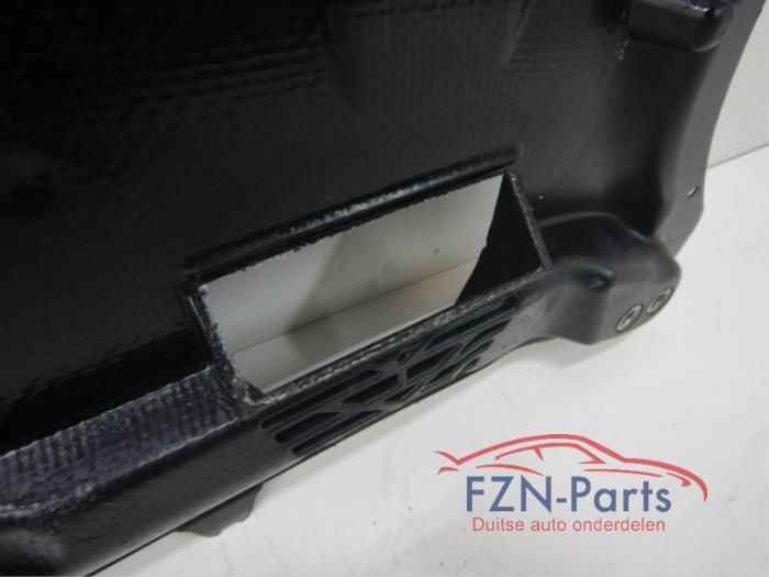 VW Golf 8 Bodemplaat Verstrekt Plaat
