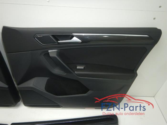 VW Tiguan 5NA Deurpanelen Leer-Stof Dynaudio Speaker set