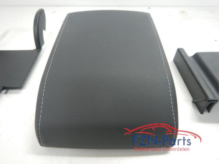 VW Golf 8 Armsteun Leer Wit Stiksel