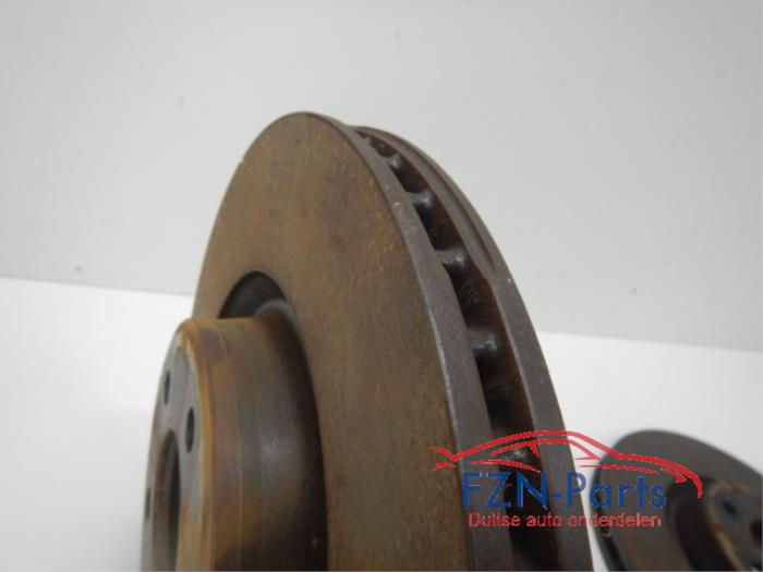 Audi A4 8W Remset Voorzijde Remblokken Remschijven 35 TDI Mild Hybrid 137090 01-03-2019 07-03-2024
2.0 TDI quattro 122059 01-09-2016 01-11-2019
50 TDI quattro 135680 01-07-2018 07-03-2024
30 TDI Mild Hybrid 137333 01-07-2019 07-03-2024
40 TDI Mild Hybrid quattro 141581 01-05-2020 07-03-2024
35 TDI 136107 01-08-2015 07-03-2024
2.0 TFSI quattro 117113 01-11-2015 01-11-2019
2.0 TFSI 117078 01-05-2015 07-03-2024
1.4 TFSI 117077 01-08-2015 01-11-2019
3.0 TDI 117084 01-09-2015 01-08-2018
2.0 TFSI Mild Hybrid quattro