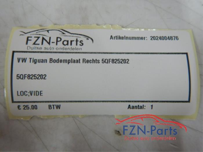 VW Tiguan 5NA Bodemplaat Rechts