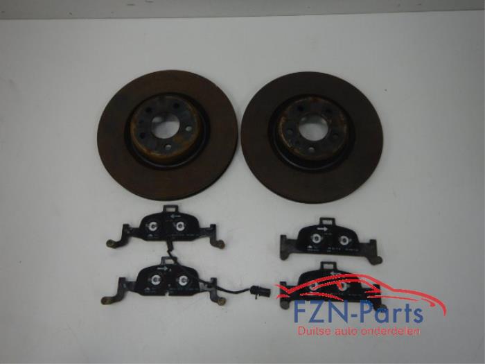 Audi A4 8W Remset Voorzijde Remblokken Remschijven 35 TDI Mild Hybrid 137090 01-03-2019 07-03-2024
2.0 TDI quattro 122059 01-09-2016 01-11-2019
50 TDI quattro 135680 01-07-2018 07-03-2024
30 TDI Mild Hybrid 137333 01-07-2019 07-03-2024
40 TDI Mild Hybrid quattro 141581 01-05-2020 07-03-2024
35 TDI 136107 01-08-2015 07-03-2024
2.0 TFSI quattro 117113 01-11-2015 01-11-2019
2.0 TFSI 117078 01-05-2015 07-03-2024
1.4 TFSI 117077 01-08-2015 01-11-2019
3.0 TDI 117084 01-09-2015 01-08-2018
2.0 TFSI Mild Hybrid quattro