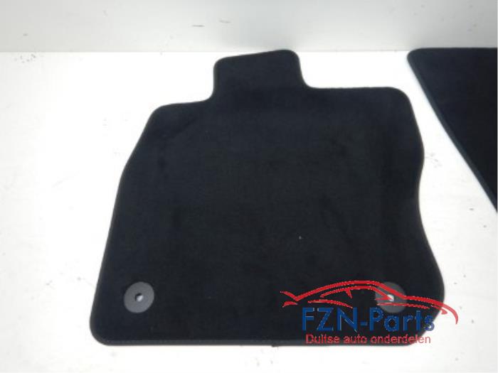 VW Golf 8 mattenset set zwart stiksel NIEUW