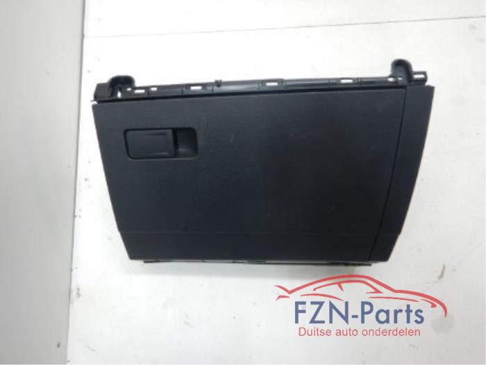 VW Golf 8 Dashboard Kast Zonder Slot