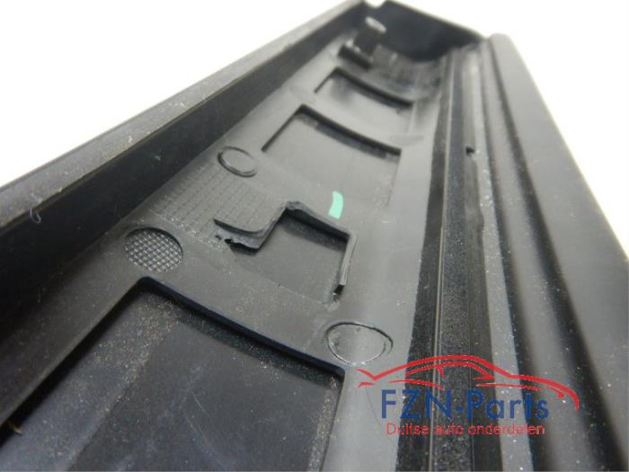Zijskirt links Rolls Royce Cullinan (22727535)