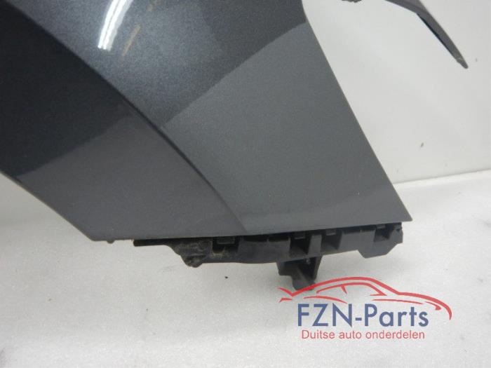 VW Touran 5TA Zijscherm Spatscherm Rechts LR7H Kleur : LR7H Indium Grau