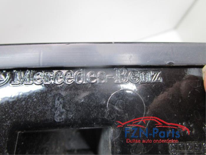 Wielrand achter Mercedes G-Klasse (22738507)
