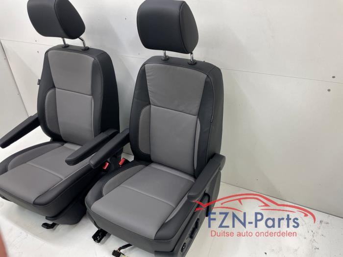 Voorstoelen links+rechts Volkswagen Transporter (22798547)