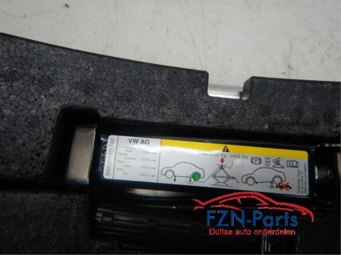 VW Golf 8 16 inch thuiskomer + Gereedschap + Schuim