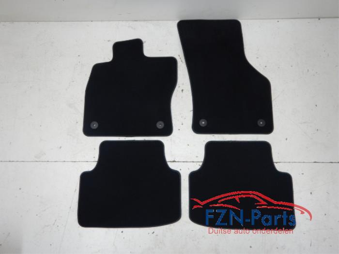 VW Golf 8 Variant Mattenset